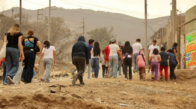 Escursione con bambini campo volontariato Cvx in Perù 2026
