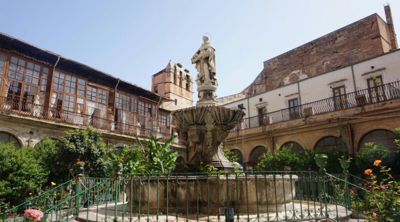 Palermo cortile con fontana foto di Inmaculada Peña da Pexels