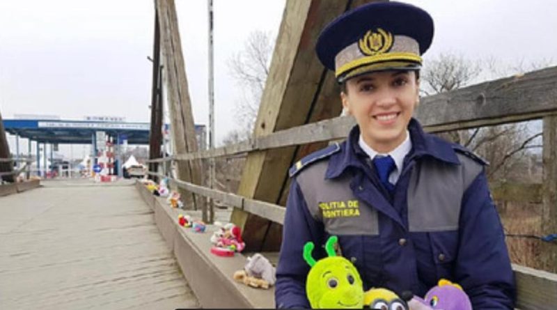 Il ponte di peluche in Romania per accogliere ii bambini in fuga dall'Ucraina